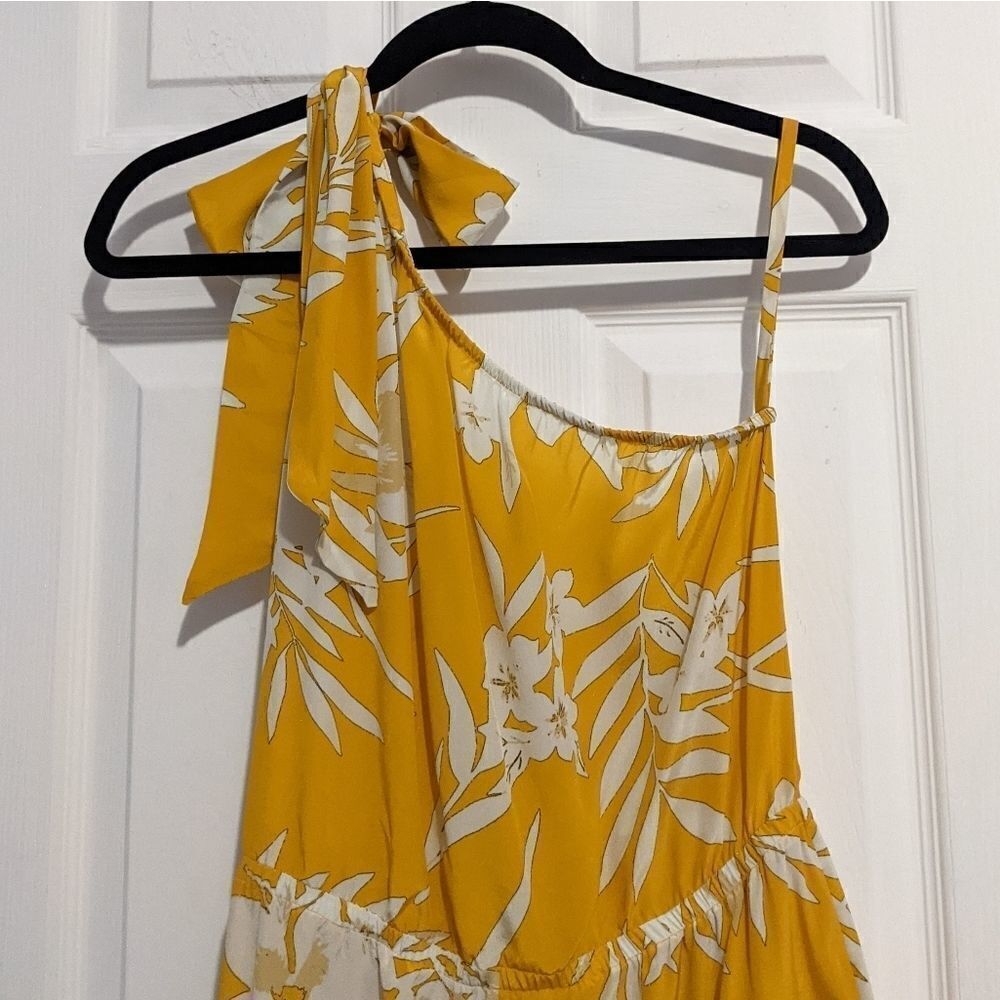 Tucker The One Shoulder Romper Bahama Mamma in Crepe de Chine Silk Floral Print - Picture 2 of 9